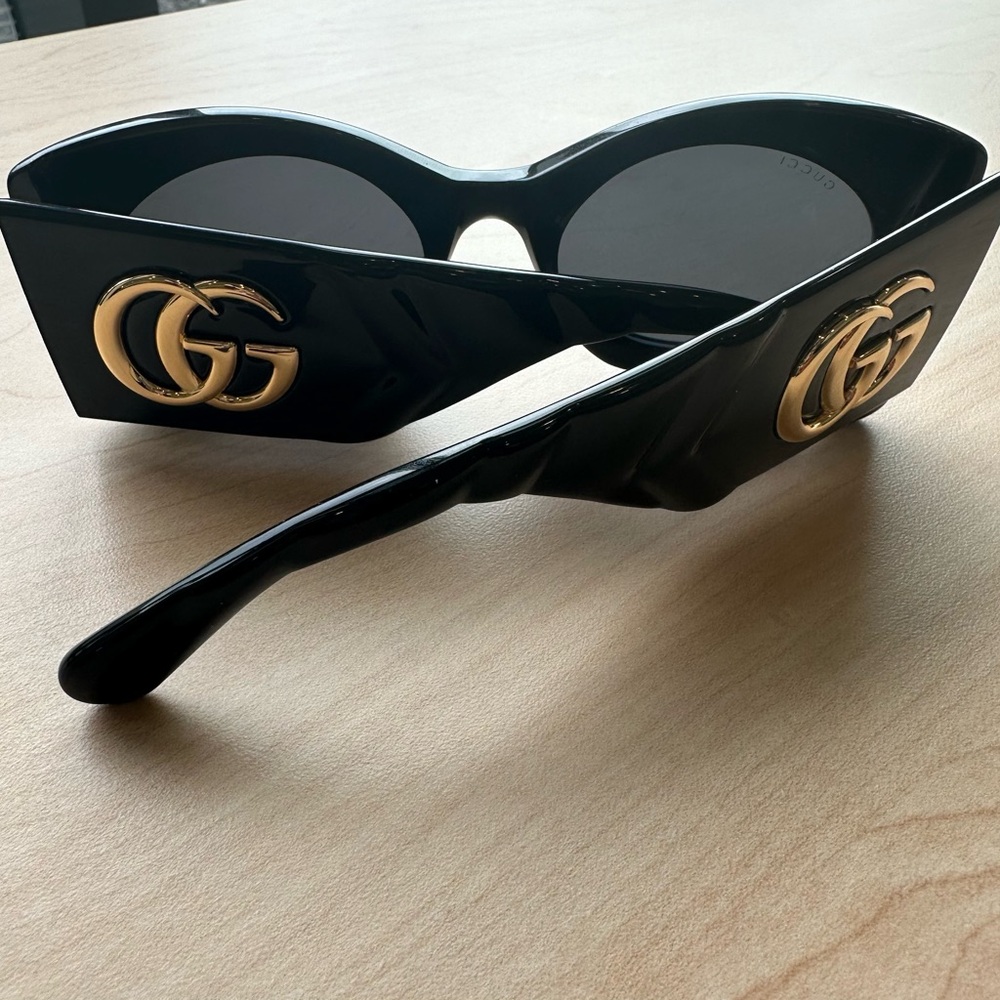 Gucci Black and Gold Sunglasses GG0810S 001 Oval Quilted Thick Rim Accessories